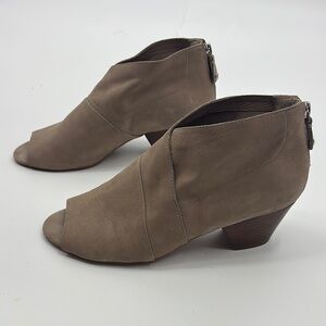 Elegant Nurture Tan Ankle Boots size 9